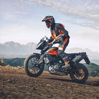 La KTM 390 Adventure se renueva de cara al 2022 con nuevas ayudas electrónicas y un motor heredado de la Duke