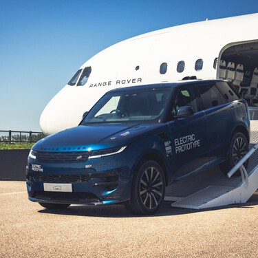 Range Rover Sport Electric: lo he probado en Goodwood y te confirmo que la electrificación no le ha hecho perder su ADN todoterreno
