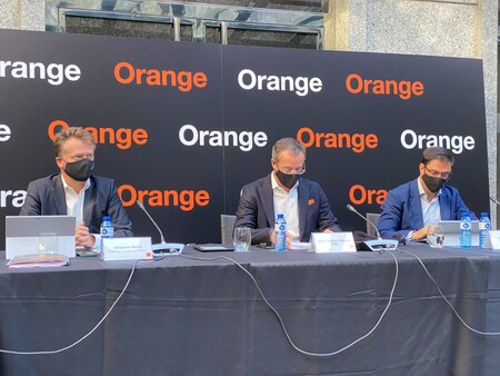 Orange no participará en la subasta del fútbol y cerrará tiendas físicas en España
