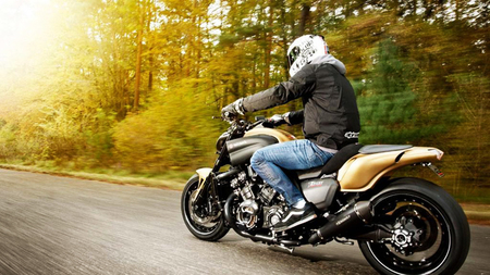 Marcus Walz rodando con la VMAX