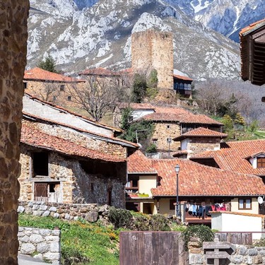 Este pueblito rural de Cantabria es un gran olvidado, pero sale en películas y los turistas lo comparan con Suiza
