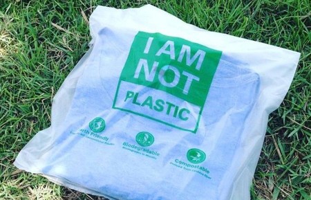 Estas bolsas de “plástico vegetal” se disuelven en agua caliente