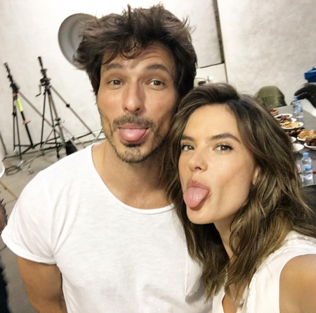 Andrés Velencoso posa que te posa: de Dulceida a Alessandra Ambrosio