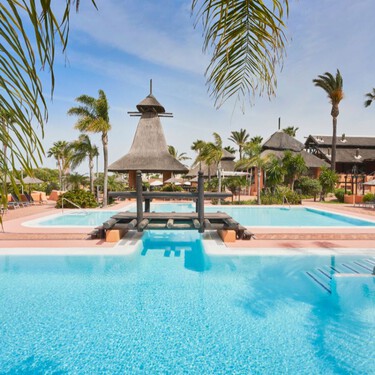 Parece un resort de lujo en Tailandia, pero este hotel está escondido en una preciosa playa de Cádiz 