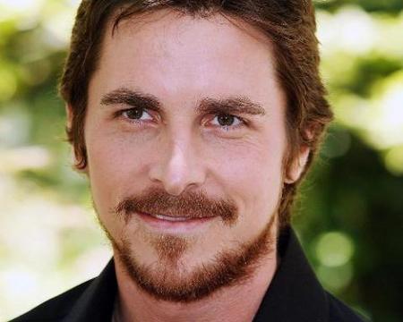 Christian Bale se ha rebanado un dedo