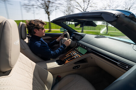 Aston Martin DB12 Volante Prueba 3