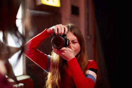 Canon EOS 77D, Nikon D750, Sony A6300 y más cámaras, objetivos y accesorios en oferta: Llega Cazando Gangas