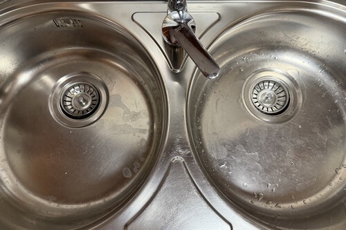 El fregadero se atascaba cada dos por tres. Con este truco que aprendí del fontanero, no ha vuelto a pasar