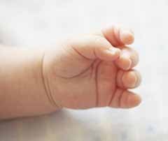 Mi bebé: descubriendo sus manitas
