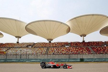Lucas di Grassi durante los libres 1 del GP de China 2010