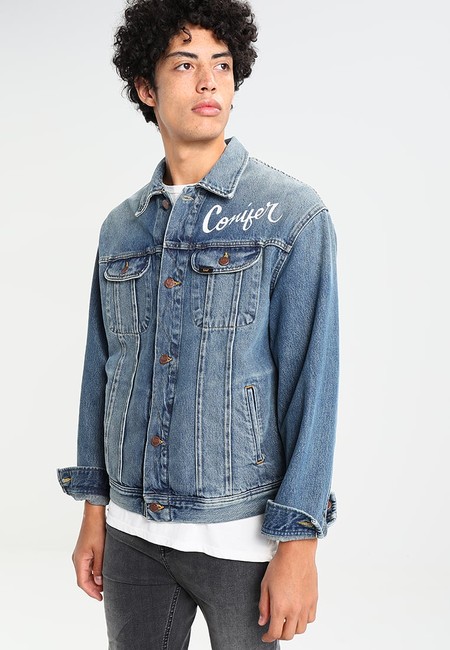 50% de descuento en la chaqueta vaquera Lee Conifer Rider: se queda en 64,95 euros en Zalando