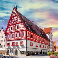 Moradores ergueram uma cidade inteira com pedras comuns até a ciência revelar o impensável — os terrenos escondiam 72 mil toneladas de diamantes 