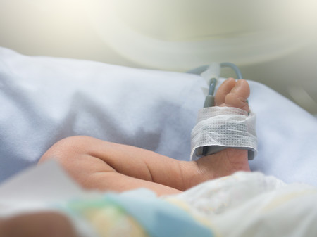 Condenan a unos padres por la grave desnutrición de su bebé, que seguía una estricta dieta vegana sin control médico
