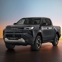 Toyota lava la cara a lo bestia a su pick-up indestructible: la Hilux ahora es eléctrica, microhíbrida y hasta de hidrógeno
