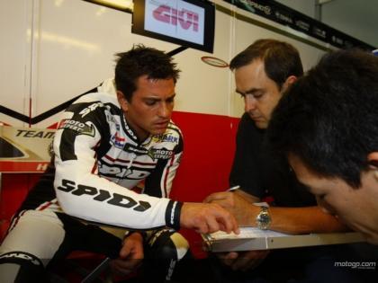 La lluvia estropea el primer día en Sepang