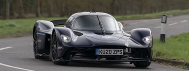 Compró un Aston Martin Valkyrie en millones de dólares y terminó demandando a la marca: el motor es tan ruidoso que no escuchaba las ambulancias 