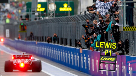 Cómo funcionaron las radios de la Fórmula 1 con la lluvia en Rusia: la firmeza de Mercedes frente al caos de McLaren