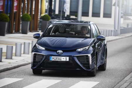 ¿Por qué el Toyota Mirai es un coche adelantado al futuro? El hidrógeno tiene la respuesta