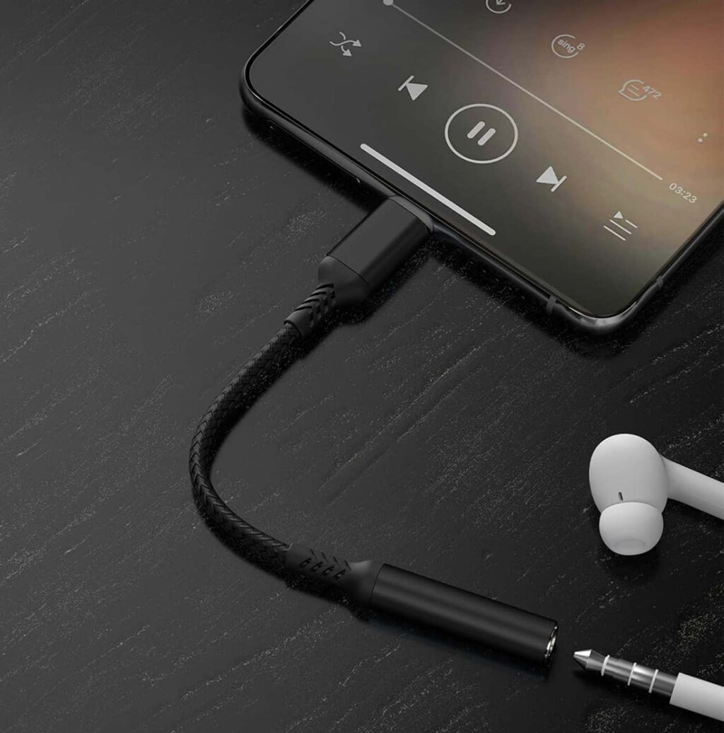 El Jack 3.5 es lo que más echo de menos de los smartphones 'antiguos. Por suerte hay adaptadores para fans de los cables