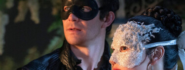 El actor que interpreta a Benedict en 'Los Bridgerton' explica por qué no reconoció a Sophie al principio: "Está un poco ciego"