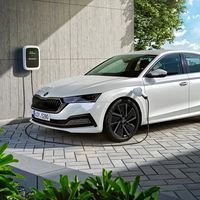 El nuevo Škoda Octavia es un Superb a escala, ahora con versión híbrida enchufable y etiqueta CERO