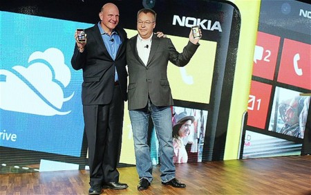 FRIEND ZONE ALERT: Elop dice que la relación entre Nokia y Microsoft es "especial"