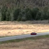 Este Bugatti Veyron atravesando el aire a 379 km/h suena como un avión