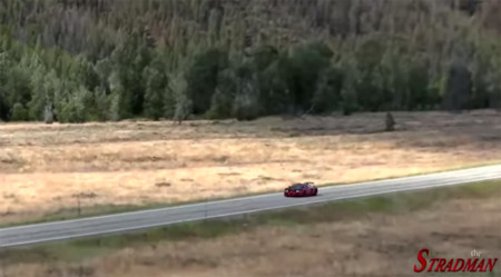 Este Bugatti Veyron atravesando el aire a 379 km/h suena como un avión