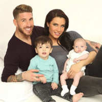 Pilar Rubio y Sergio Ramos enseñan la primera foto con sus dos pequeños... ¿se ha vuelto común exponer a los niños en las redes sociales?
