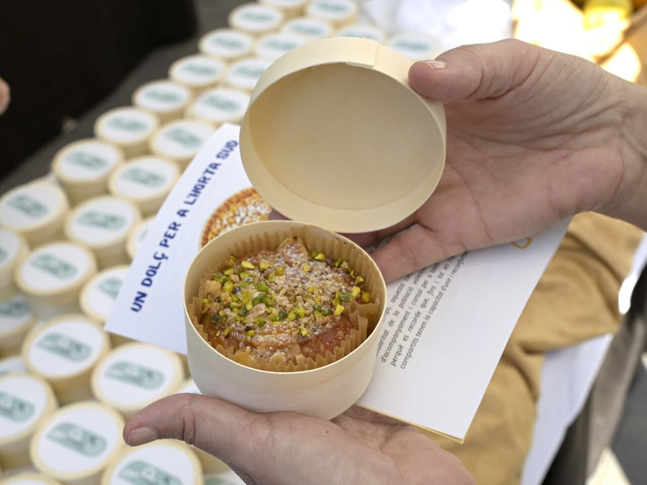 Coca del Poble, postre de Paiporta elaborado con calabaza, naranja y almendra, creado por estudiantes de hostelería