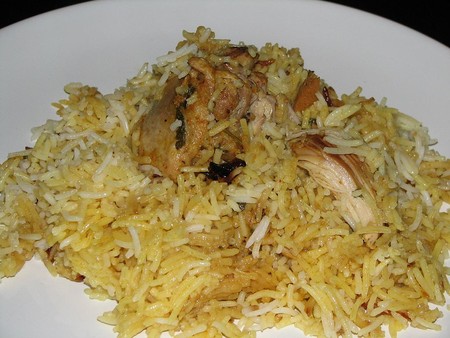 Biryani con pollo.