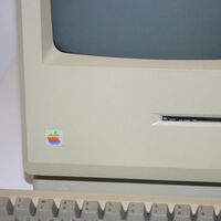 La primera palabra de Wikipedia fue un chiste de programadores. La explicación detrás de "Hello World", una broma vigente desde 1978
