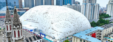 No hay nada más molesto que las obras al lado de casa. En China han encontrado la solución: encerrarlas en burbujas hinchables gigantescas