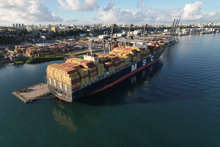 Navio chegou em Salvador com mais de 800 toneladas de materiais