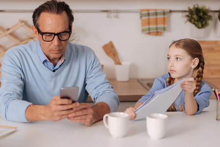 Cuando tus hijos reclamen tu atención, préstasela; no te hagas el distraído
