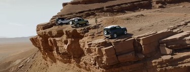 A Land Rover le pareció buena idea hacer un anuncio con el Defender aparcando al borde de un abismo. Lo tuvieron que prohibir