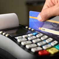 El efectivo todavía no se va, pero las tarjetas ya mueven billones de pesos en las compras cotidianas de México 