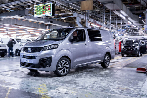 A pressão das montadoras é para que o prazo de eliminar os carros a combustão em 2035 seja revisado / Imagem: Motorpasión