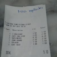 "Niños repelentes", la anotación en el ticket de una cafetería que recibió una familia con dos hijos