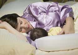 Las tomas nocturnas del bebé: consejos para dormir más