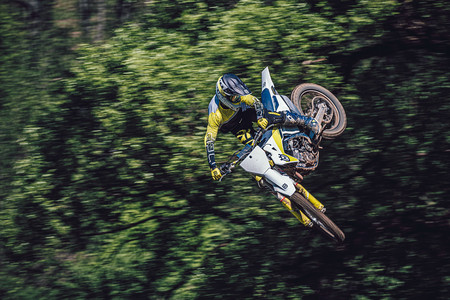 La gama Husqvarna de motocross se renueva con nuevas suspensiones y conectividad con smartphone para ajustar el motor