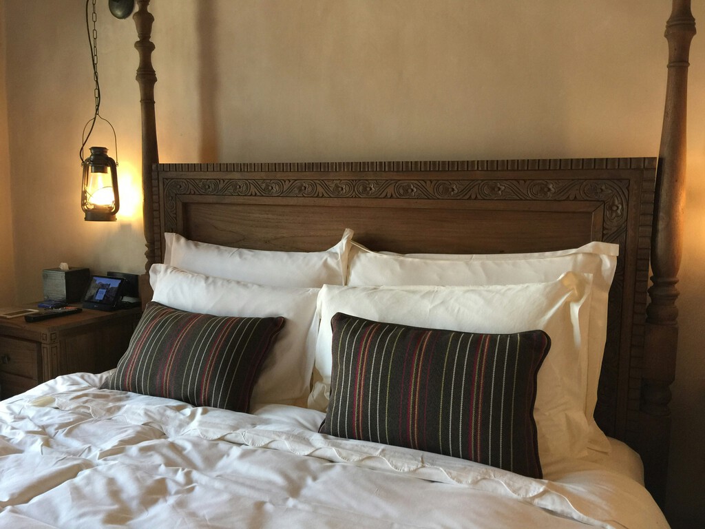 Una dermatóloga aconseja: no guardes la ropa en los cajones del hotel este verano, hazlo mejor en el baño