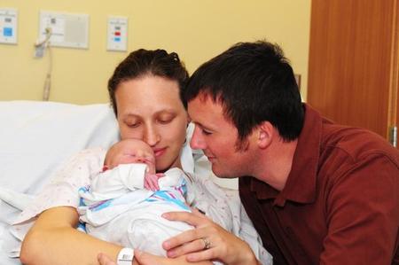 Padres hospital recién nacido