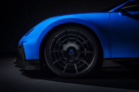Bugatti Chiron Pur Sport Recall Michelin 3