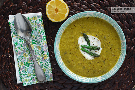 Crema ligera de espárragos verdes. Receta saludable
