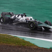 La FIA se vuelve a lucir en Japón: carrera suspendida por lluvia y una grúa en la pista que enfada a los pilotos