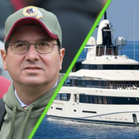 Este superyate es del tamaño de una cancha de futbol y vale casi 200 millones de dólares. Se ha descompuesto en medio del océano