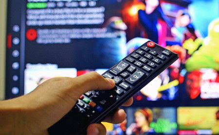 Televisión gratis para el aislamiento: estos son los paquetes y canales que regala cada operador