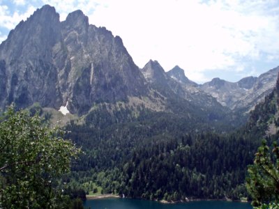 Descubre los Pirineos desde tu coche, una ruta para vivir la naturaleza y la montaña nevada de cerca 