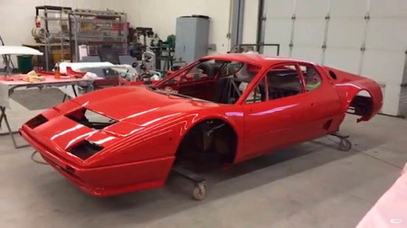 En este vídeo puedes ver condesados tres años de restauración sobre un Ferrari BB 512i